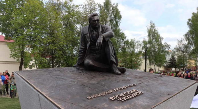 БЕЗГРАНИЧНАЯ СЛАВА памятник Тихонову