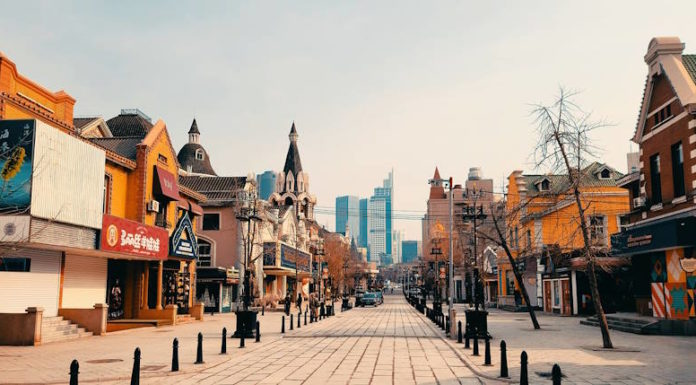 Далянь. Москва. Санкт- Петербург Русская улица в Далянь